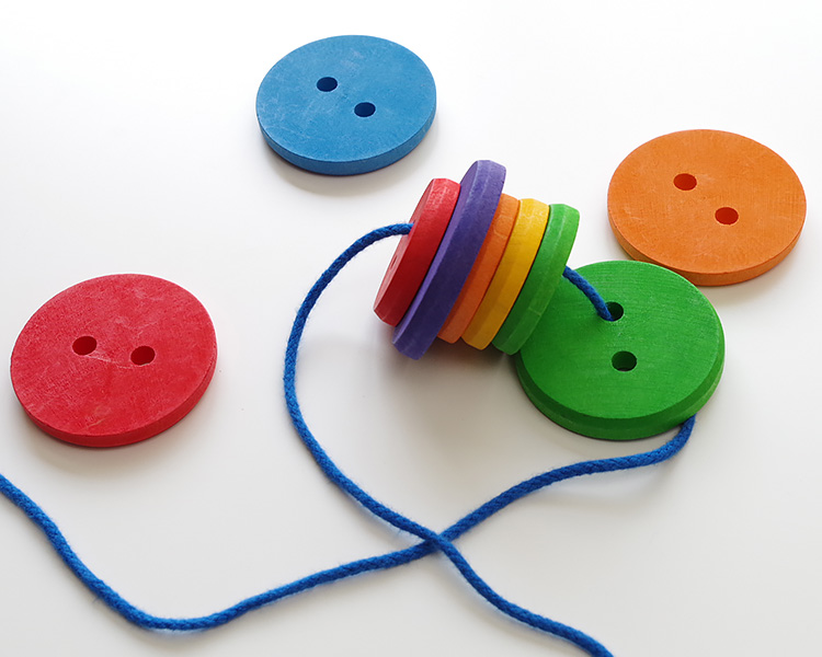 2歳 虹のボタン 紐通し 木のおもちゃ Grimms 知育玩具 Study Park