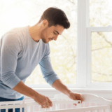 出産前準備にとりかかるパパ